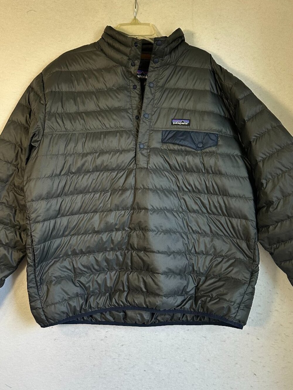 Patagonia Men's Puffer Pullover Jacket in Dark Gray